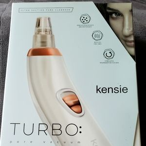 NIB. Kensington Turbo Pore Vacuum